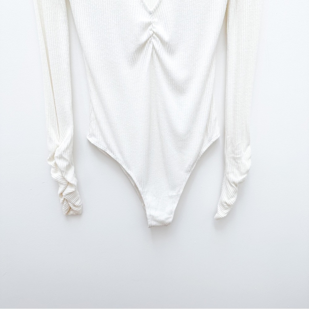 ‘Intimately’ Free People Ribbed Ruched Sleeve Bodysuit | Medium | Cream - Picture 6 of 8